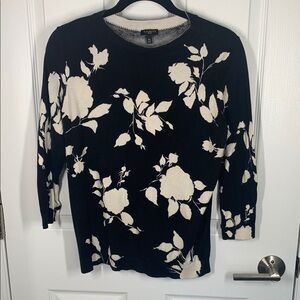 Talbots 3/4 sleeve black and ivory floral crewneck sweater size medium petite